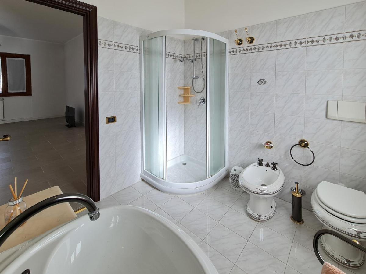 B&B La Magnolia Acilia Exterior foto